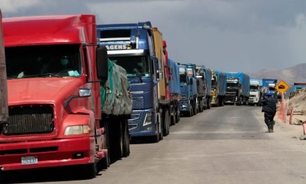 TRANSPORTE PESADO ANUNCIA BLOQUEOS SI NO SE REÚNEN CON ARCE