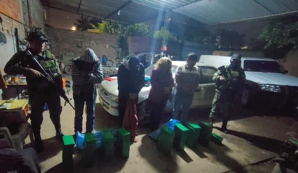 ECUENTRAN MÁS DE 88 KILOS DE COCAÍNA ACOPIADOS EN UN TALLER