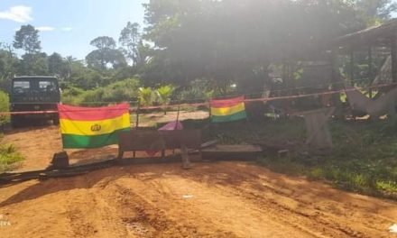 COMUNARIOS BLOQUEAN EN PANDO POR ROBO DE CASTAÑA