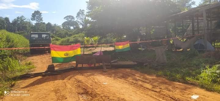 COMUNARIOS BLOQUEAN EN PANDO POR ROBO DE CASTAÑA