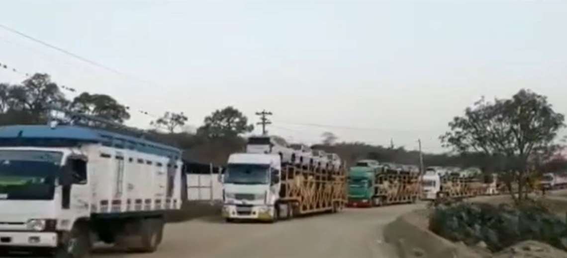 POBLADORES DE LOS NEGROS SE SUMAN AL BLOQUEO EN LOS VALLES CRUCEÑOS