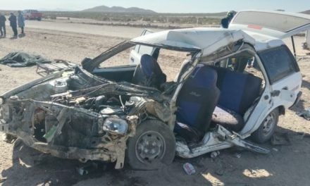 FALLECEN CINCO PERSONAS EN CHOQUE ENTRE UN MINIBÚS Y UN AUTOMÓVIL