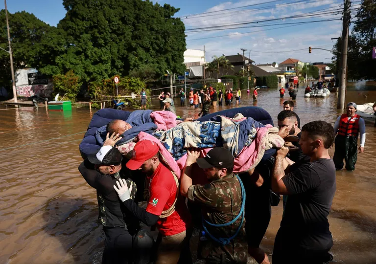 SUMAN 144 MUERTOS POR INUNDACIONES EN BRASIL