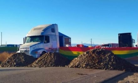 TRANSPORTE PESADO Y LA ADUANA INSTALAN DIÁLOGO EN ORURO