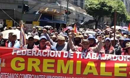 GREMIALES INICIAN MOVILIZACIONES POR FALTA DE DÓLARES