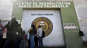 UNA MUJER INTENTÓ INGRESAR BS 21 MIL A PALMASOLA