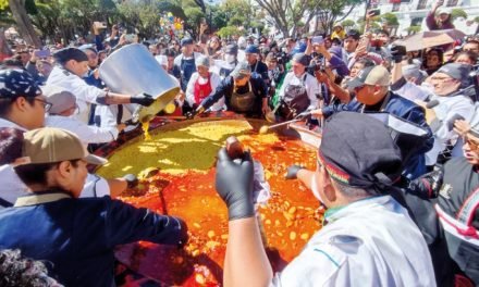 SUCRE PRESENTA “ EL MONDONGO MÁS GRANDE DEL MUNDO”