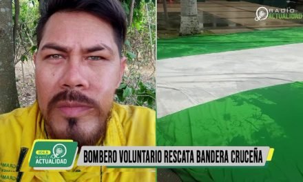 DIOSNEL ESQUIVEL SALVA LA BANDERA CRUCEÑA