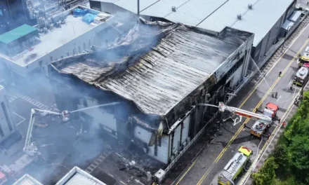 VEINTIDÓS PERSONAS MUEREN EN INCENDIO DE UNA FÁBRICA DE BATERÍAS DE LITIO EN COREA DEL SUR