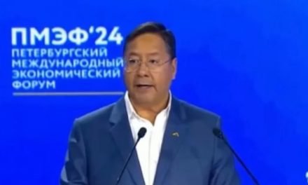 ARCE DENUNCIÓ «GUERRA HÍBRIDA» QUE AMENAZA LA ESTABILIDAD DE SU GOBIERNO