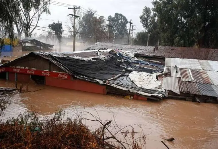 CHILE EN ALERTA MÁXIMA POR FUERTES VIENTOS Y LLUVIAS INTENSAS