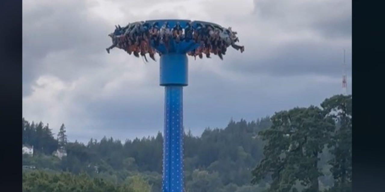 30 PERSONAS QUEDARON COLGADAS BOCA ABAJO POR 30 MINUTOS EN PARQUE DE DIVERSIONES