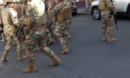 MOVIMIENTO INUSUAL DE MILITARES EN PLAZA MURILLO