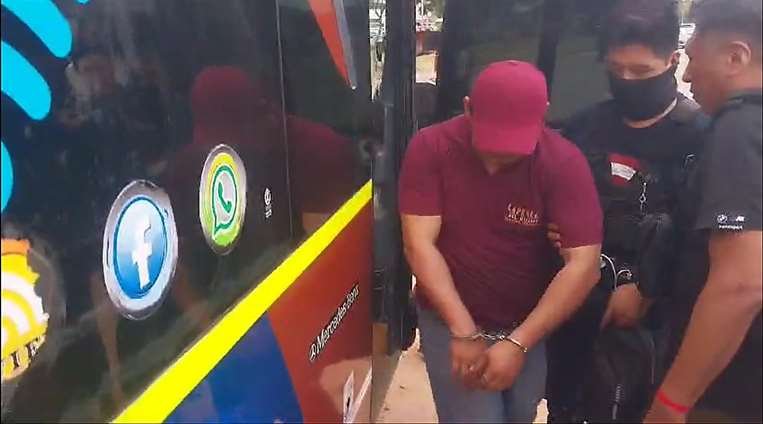 TRASLADABAN 103 PAQUETES DE MARIHUANA EN UN BUS