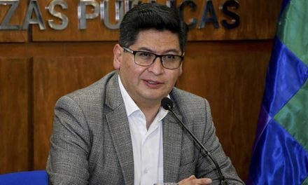 MINISTRO DE ECONOMÍA CONVOCA A NUEVO DIÁLOGO AL TRANSPORTE PESADO PARA ESTE MARTES