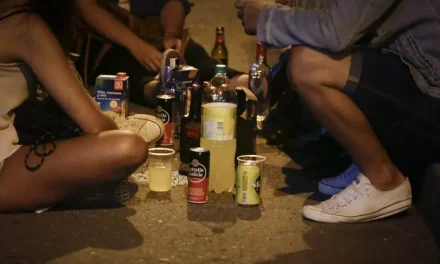 MUJER MUERE LUEGO DE CONSUMIR BEBIDAS ALCOHÓLICAS POR DOS DÍAS  