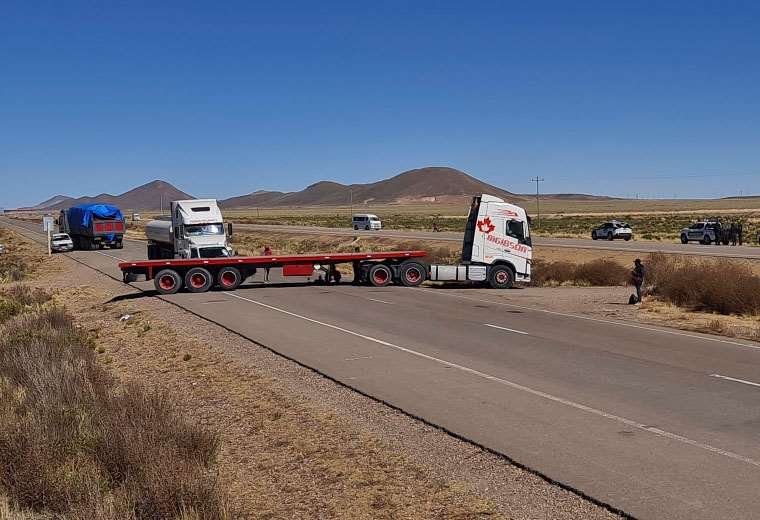TRANSPORTE PESADO BLOQUEARA CARRETERAS DESDE EL 17 DE JULIO SI NO LOS CONVOCA ARCE