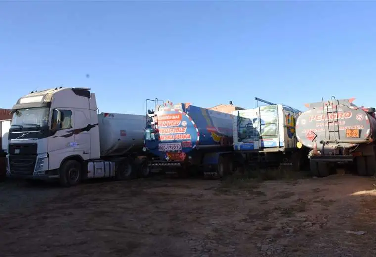 INCAUTAN TRES CISTERNAS QUE DESVIABAN DIÉSEL