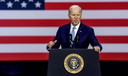 BIDEN PROMETE QUE SEGUIRÁ CON SU CANDIDATURA