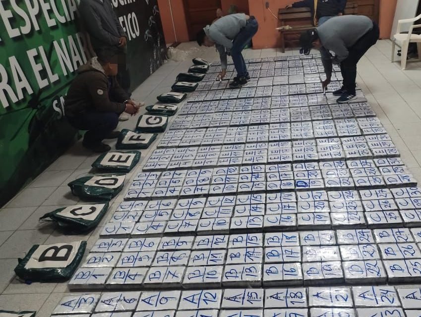 DOS PERSONAS INVESTIGADAS POR EL TRÁFICO DE MÁS 400 KILOS DE COCAÍNA
