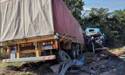 INVASIÓN DE CARRIL DEJA DOS PERSONAS HERIDAS Y DAÑOS MATERIALES DE CONSIDERACIÓN