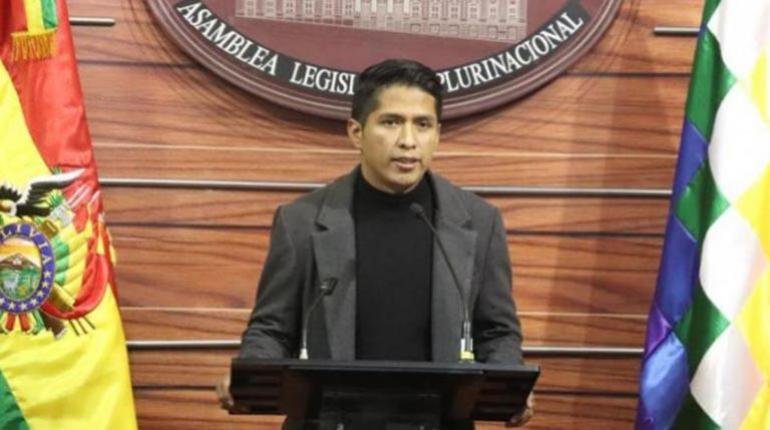 ANDRÓNICO INDICA QUE CONFORMARÁN COMISIÓN PARA INDAGAR EL “MOVIMIENTO IRREGULAR DE LAS FFAA”