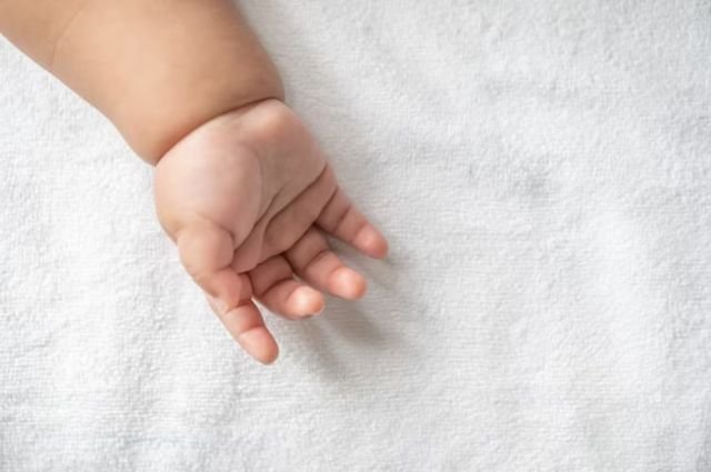 NACE UN NIÑO HERMAFRODITA EN GUAYARAMERIN