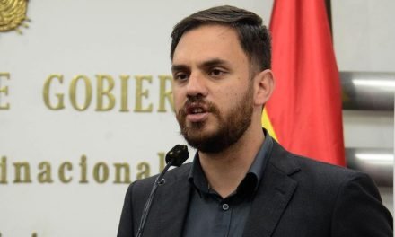 GOBIERNO CULPA AL ‘EVISMO’ DE LOS INCENDIOS, LA FALTA DE DIÉSEL Y DE DÓLARES