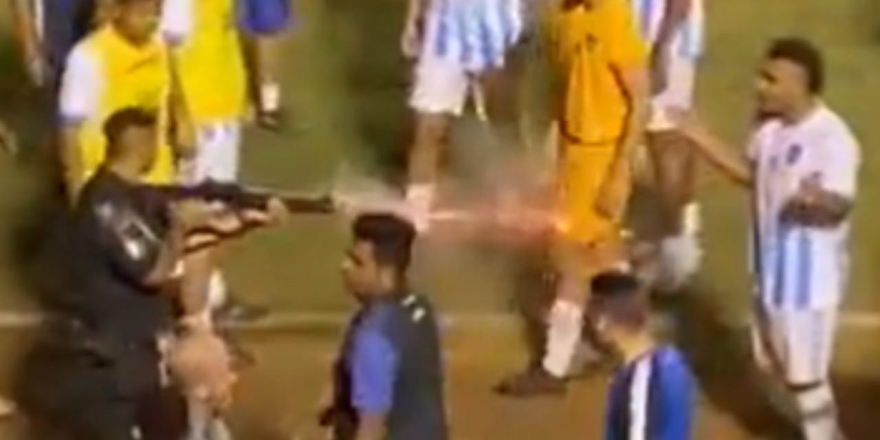 ESCÁNDALO EN FÚTBOL DE BRASIL POR POLICÍA QUE LE DISPARÓ A JUGADOR TRAS PARTIDO
