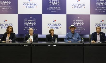 EXPRESIDENTES INCLUIDO TUTO QUIROGA CONDENAN QUE SE IMPIDIERA LA SALIDA DE SU AVIÓN HACIA VENEZUELA