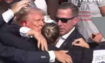 DISPARAN CONTRA DONALD TRUMP  EN MITIN POLÍTICO