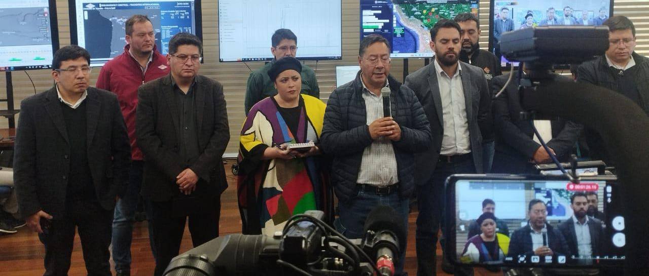 PRESIDENTE ASEGURA QUE HAY CUATRO BARCOS CON DIÉSEL PARA EL PAÍS Y PIDE LEVANTAR BLOQUEOS