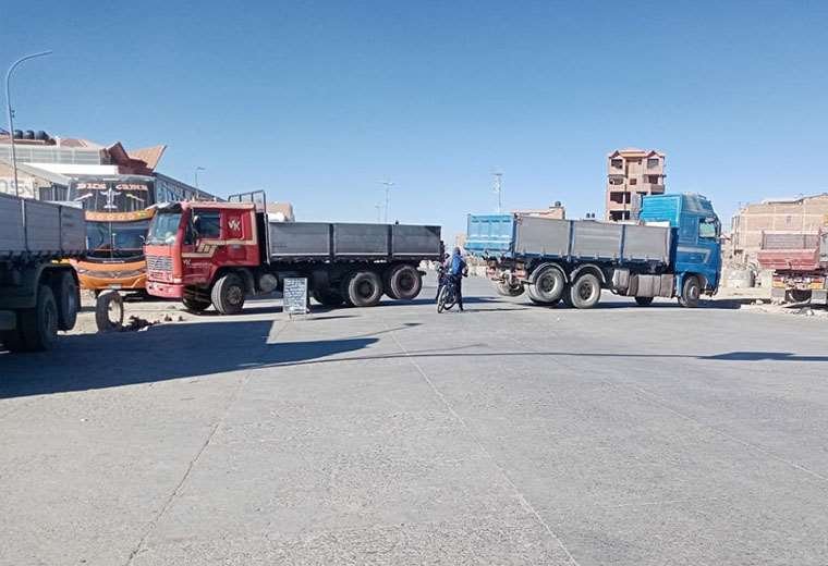 TRANSPORTE PESADO DE LA PAZ DETERMINA NO ACATAR BLOQUEO DE VÍAS