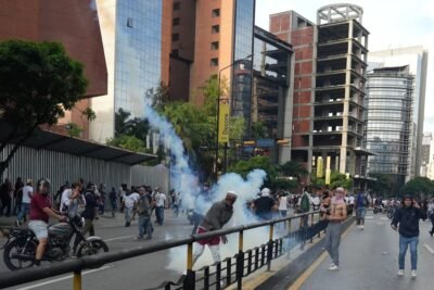 CUATRO MUERTOS, 46 DETENIDOS Y DECENAS DE HERIDOS DURANTE LAS PROTESTAS EN VENEZUELA