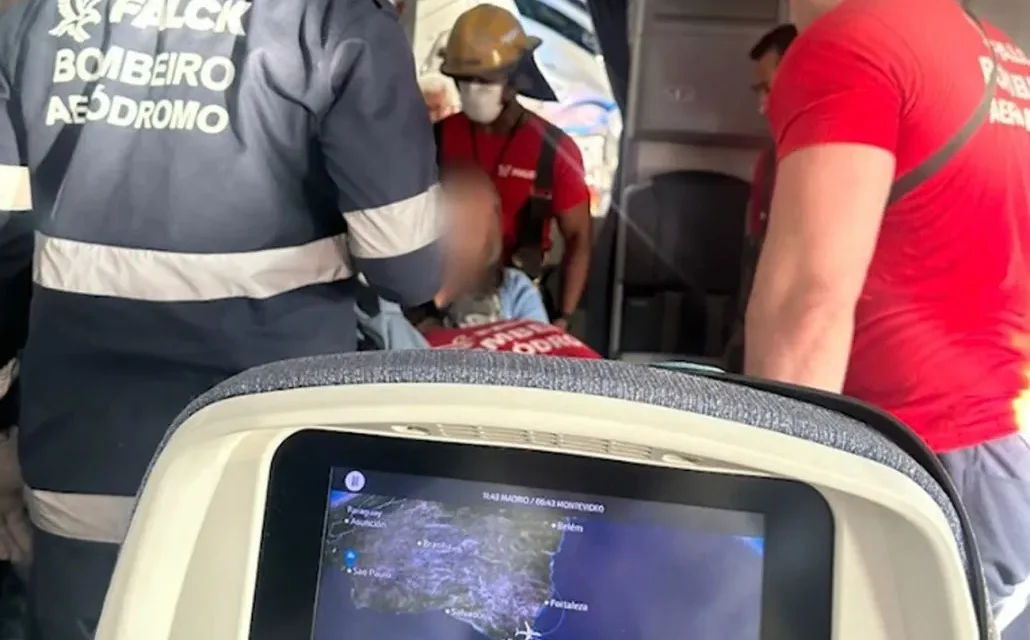 “SENTÍ QUE MORÍA” DICE PASAJERA DEL VUELO QUE ATERRIZO DE EMERGENCIA POR TURBULENCIAS