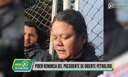 HINCHAS DE ORIENTE PIDEN LA RENUNCIA DE RONALD RALDES