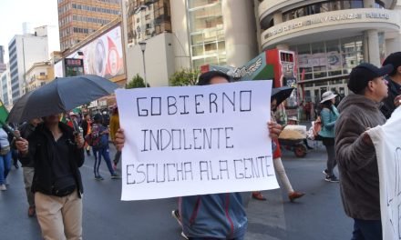 GREMIALES SE MOVILIZAN EN LA PAZ Y ADVIERTEN QUE SI EL GOBIERNO QUIERE CONFLICTOS “LOS VA A TENER”