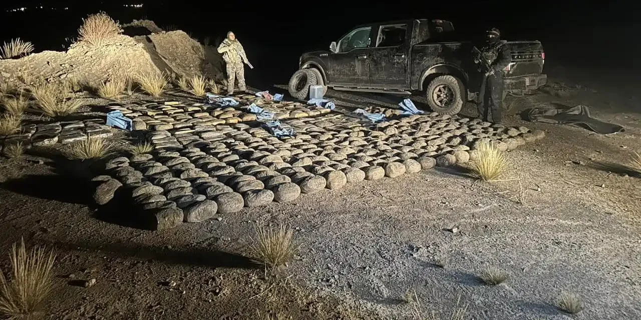 TRAFICANTES ESCAPAN DE CONTROL POLICIAL Y ABANDONAN CAMIONETA CON 392 KILOS DE MARIHUANA