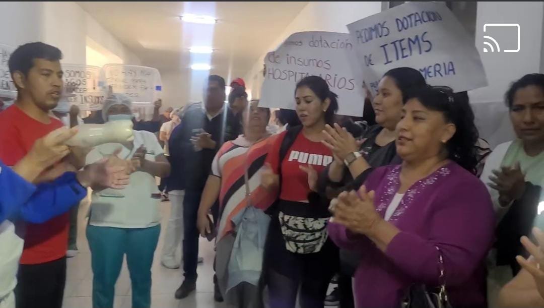 TRABAJADORES DEL HOSPITAL DE NIÑOS BLOQUEAN CALLES EXIGIENDO ÍTEMS E INSUMOS
