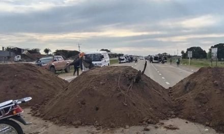 BLOQUEO EN LA CARRETERA LA NORTE ENTRE PORTACHUELO Y BUENA VISTA