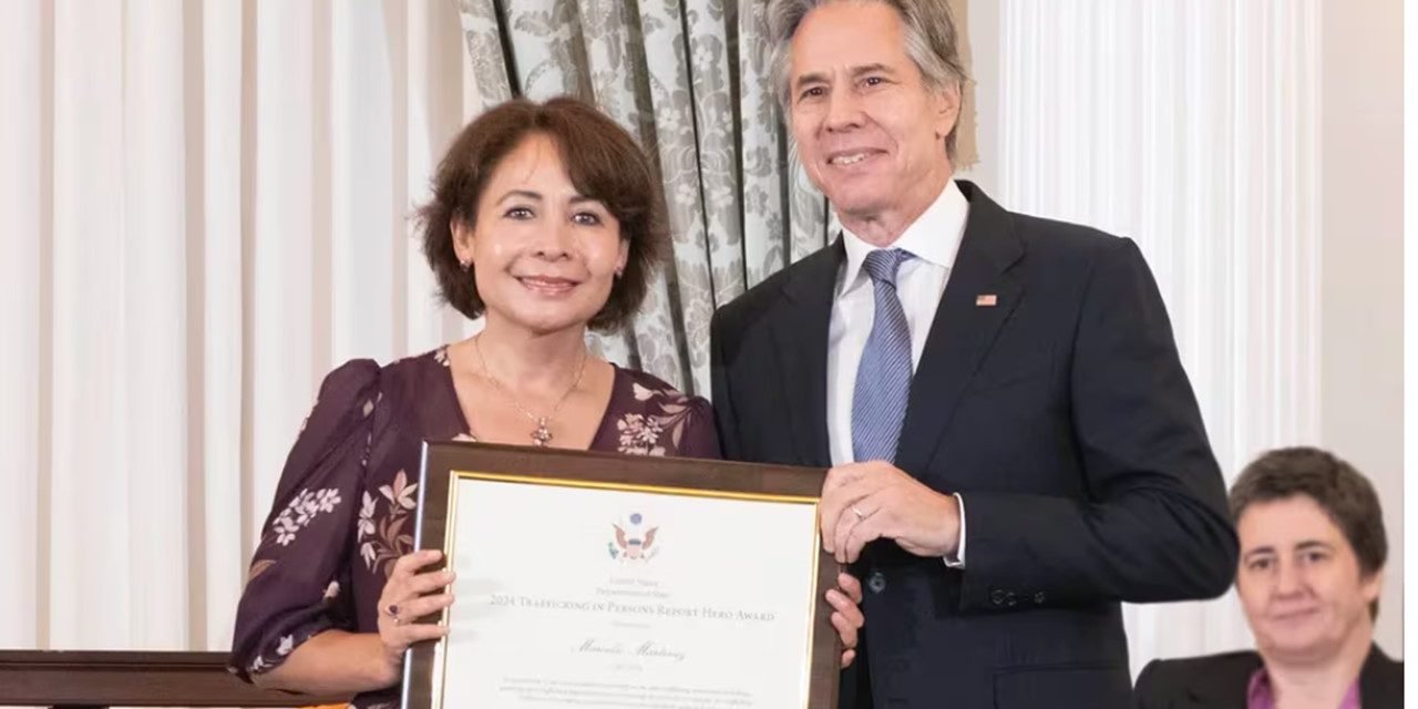 PREMIARON A UNA BOLIVIANA QUE BUSCA A SU HIJA SECUESTRADA HACE 12 AÑOS