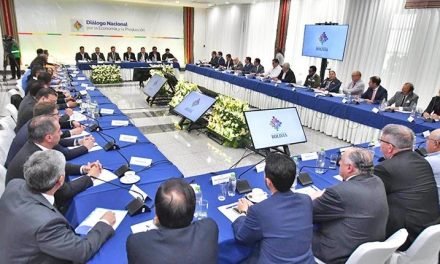GOBIERNO Y EMPRESARIOS RETOMARAN DIÁLOGO CON CONTROL DE DIVISAS MARCADA  