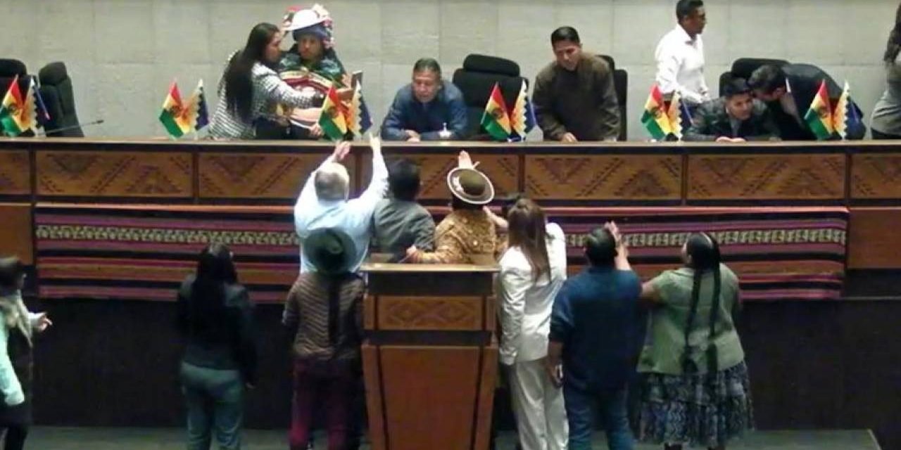 EN MEDIO DE INCIDENTES  ASAMBLEA INSTALA SESIÓN PARA TRATAR LISTAS DE CANDIDATOS JUDICIALES