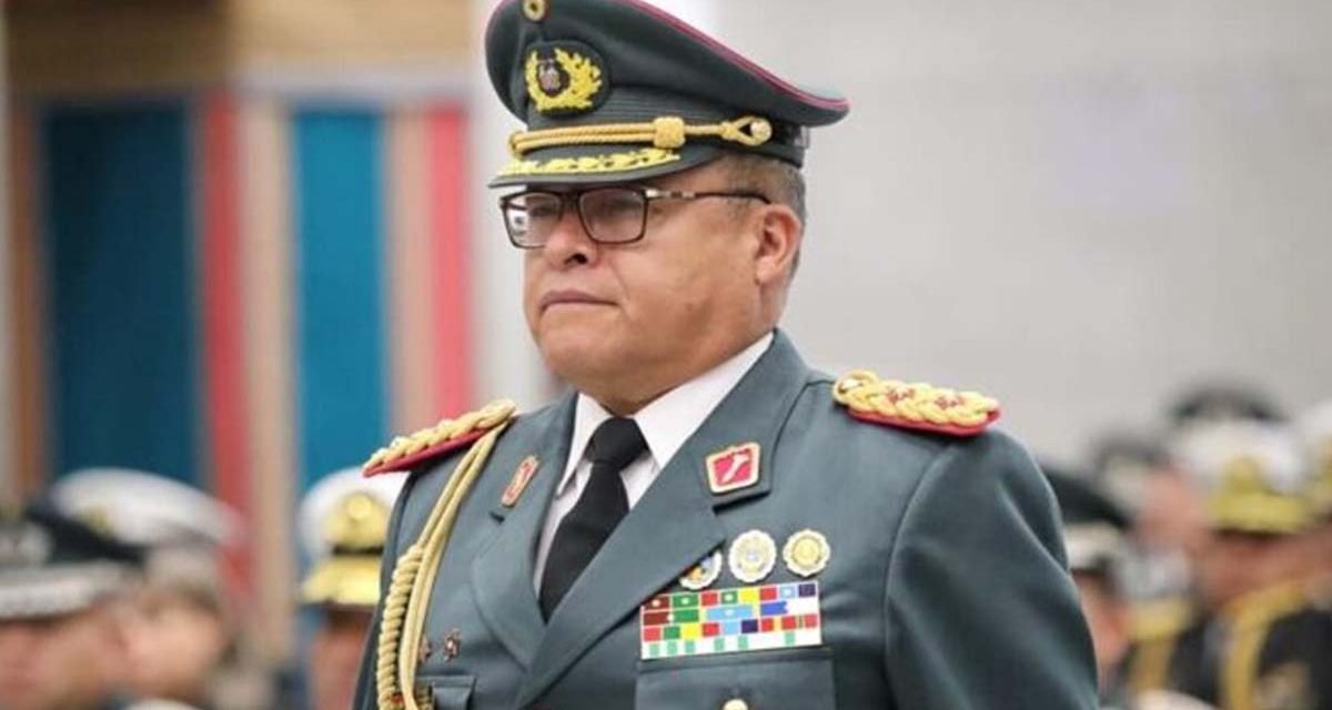 FFAA DAN DE BAJA Y LE QUITAN EL UNIFORME A ZÚÑIGA Y A OTROS CUATRO ALTOS MANDOS