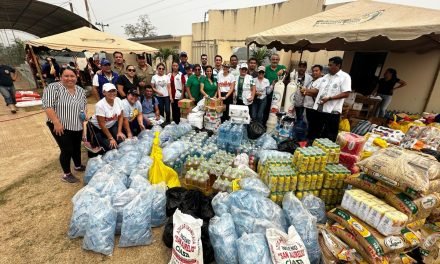 REINA DEL CARNAVAL Y CORONADORES ENTREGAN ALIMENTOS PARA OLLA COMÚN