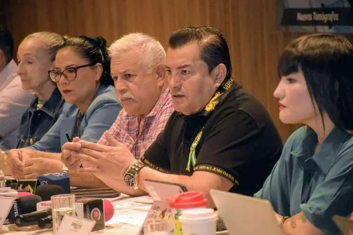 JHONNY DESTITUYE A SECRETARIO  Y ELIMINA LA SECRETARÍA DE ADMINISTRACIÓN TRIBUTARIA