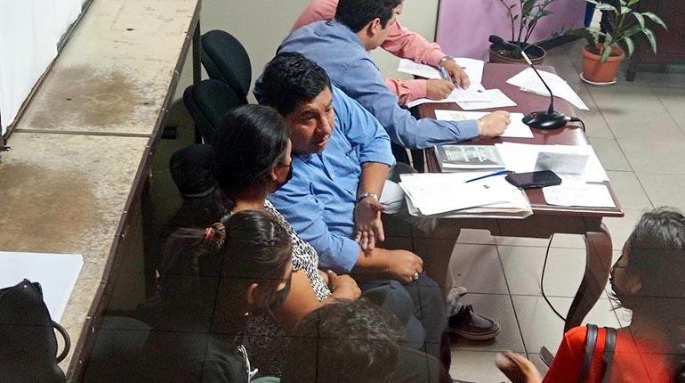 JUEZA MANDA A LA CÁRCEL A DOS EMPLEADAS POR DROGA EN AVIÓN