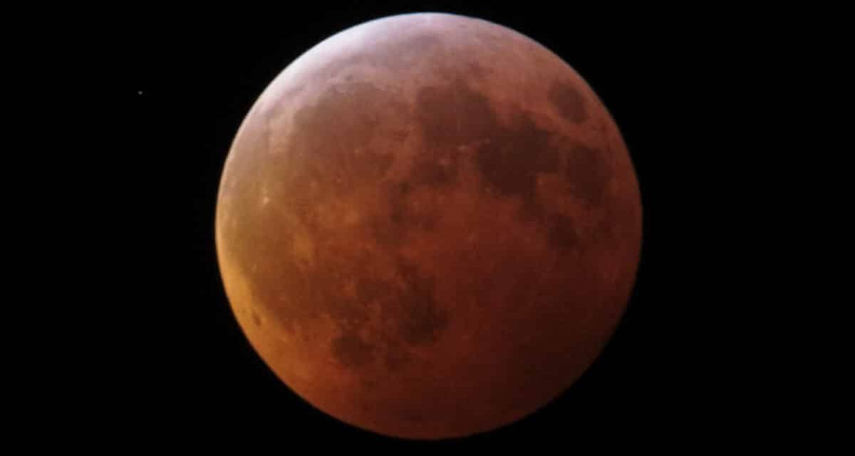 CONOZCA LA HORA Y EN QUE PAÍSES SE VERÁ EL ECLIPSE LUNAR PARCIAL