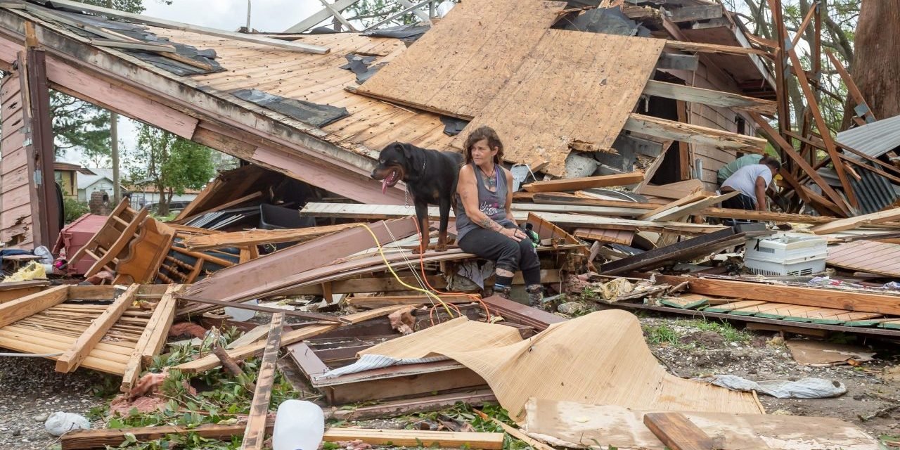 AL MENOS 4 MUERTOS, DESTROZOS, APAGONES E INUNDACIONES DEJA HELENE EN EL SURESTE DE EEUU