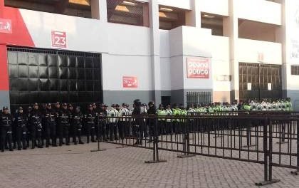 MÁS DE UN MILLAR DE POLICÍAS Y GUARDIAS  ACTIVAN OPERATIVO PARA EL DUELO ENTRE BOLIVIA Y VENEZUELA